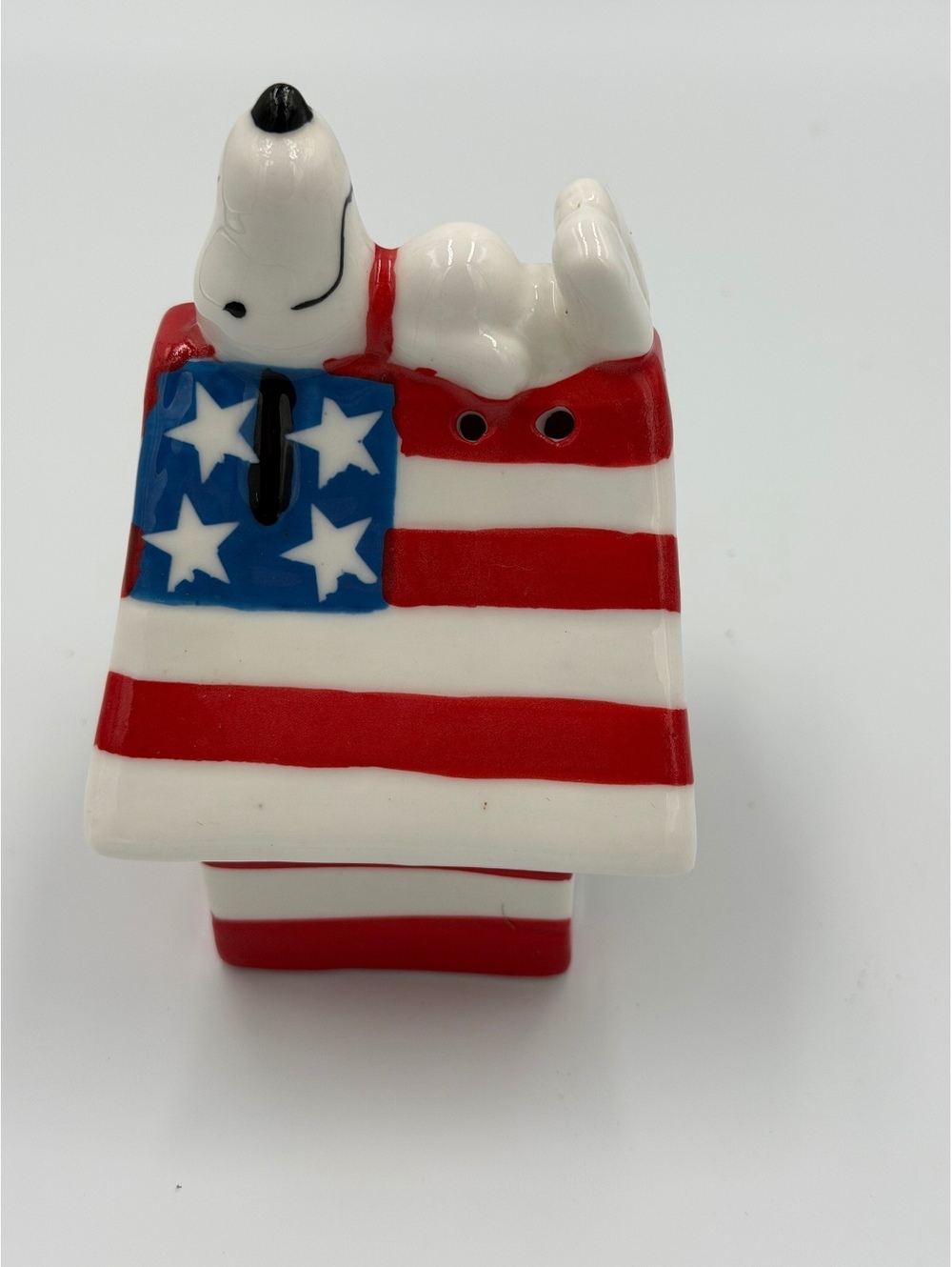 NWOT Limited Edition the Peanuts Snoopy Patriotic Doghouse Salt & Pepper Shakers